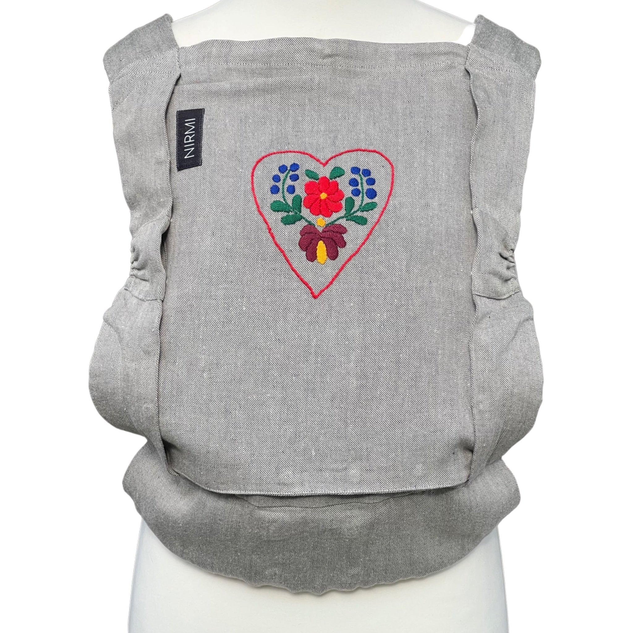 Mochila portabebés NIRMI Pure con parche de Impacto "Corazón Matyó"